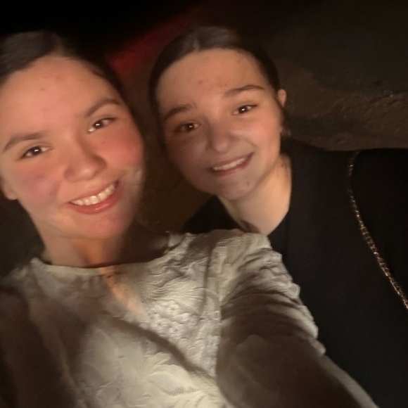 β
olivia kayβ
- Picture 10 of 12